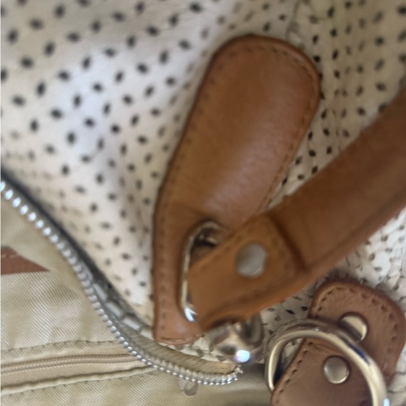 Russell & Bromley leather GUC Cream and Tan Perforated Shoulder Bag - Picture 9 of 12